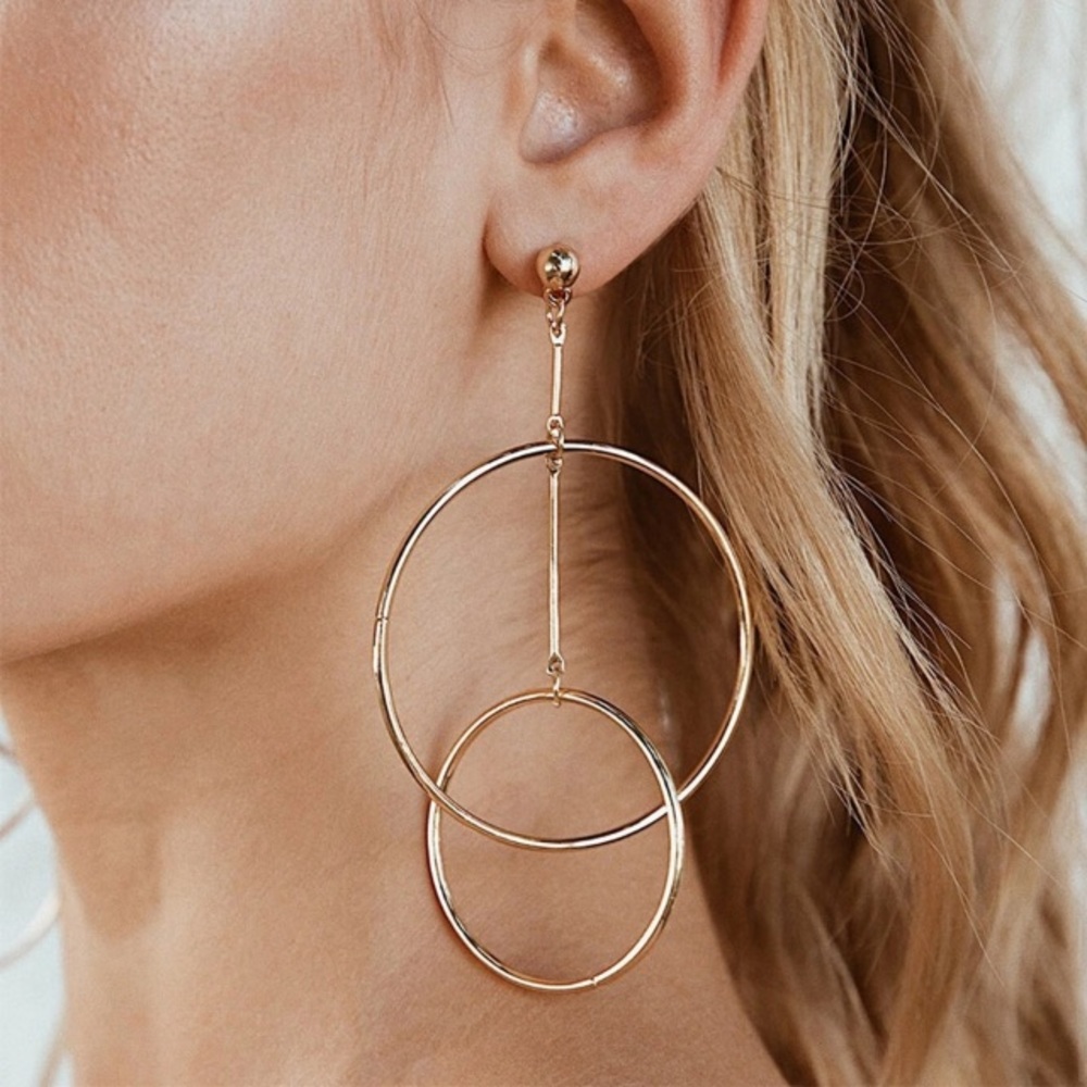 NEW!๐๐MODERN MINIMALIST CIRCLE HOOPS!๐๐GOLDEN! - Picture 2 of 8